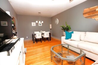 341 Tappan St in Brookline, MA - Building Photo - Building Photo