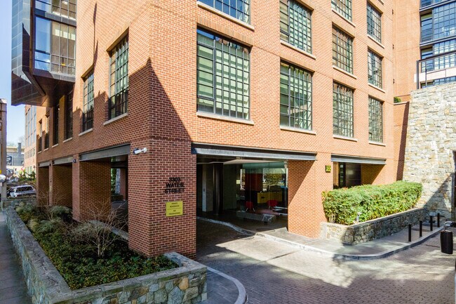 3303 Water St NW in Washington, DC - Building Photo - Building Photo
