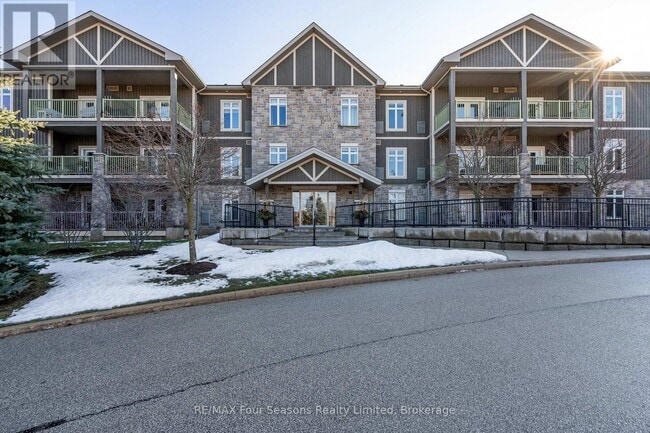 property at 27 Beaver St S