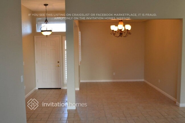 1070 Steele Way in Galt, CA - Building Photo - Building Photo