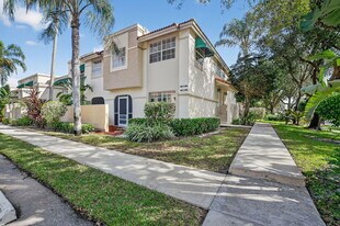 6695 Via Regina in Boca Raton, FL - Building Photo