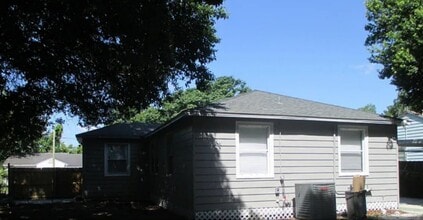 1743 Mayfair Rd in Jacksonville, FL - Foto de edificio - Building Photo