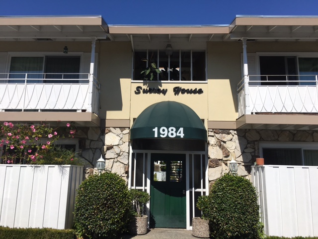 Surrey House in Mountain View, CA - Foto de edificio - Building Photo