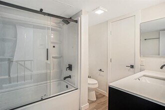 618 W Collins St in Denton, TX - Building Photo - Building Photo