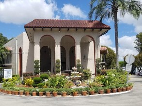 10814 N Kendall Dr in Miami, FL - Building Photo - Building Photo