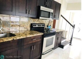 3221 NE 7th St in Pompano Beach, FL - Building Photo