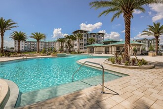 Axis West Apartments in Orlando, FL - Building Photo - Building Photo