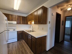 643 2nd Ave E, Unit 2 Bedroom in West Fargo, ND - Foto de edificio - Building Photo