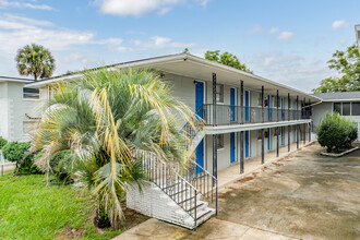 Caliente Apartments in Jacksonville, FL - Building Photo - Primary Photo