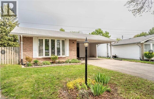 38 Jay Ct in Kitchener, ON - Building Photo - Building Photo