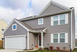 2771 W Fork River Dr in Fowlerville, MI - Building Photo