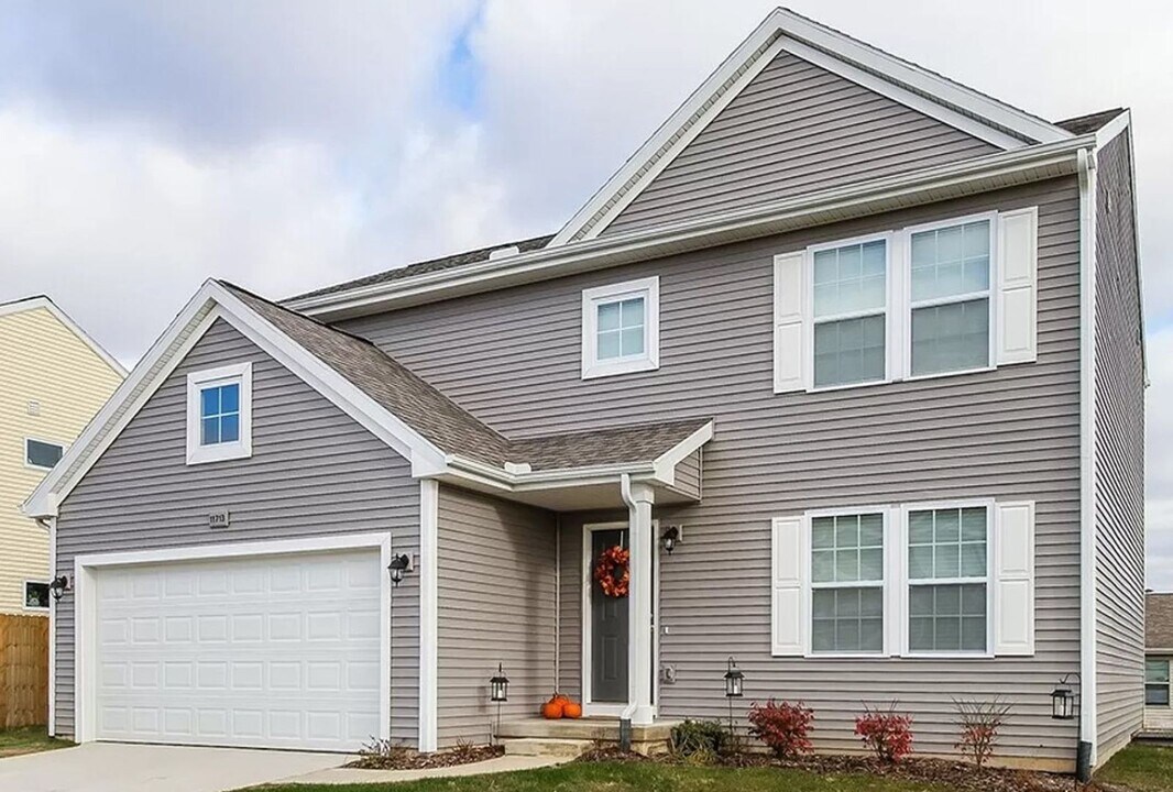 2771 W Fork River Dr in Fowlerville, MI - Building Photo