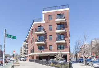 460 Grand St in Brooklyn, NY - Building Photo - Building Photo