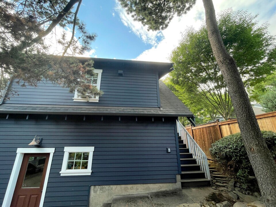 3911 SW Freeman St in Portland, OR - Building Photo