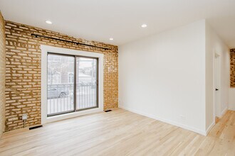 6677 N Oliphant Ave in Chicago, IL - Building Photo - Building Photo