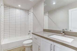 645 E 11th 1/2 St in Houston, TX - Building Photo - Building Photo