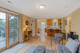 6718 SW 36th Ave in Portland, OR - Foto de edificio - Building Photo