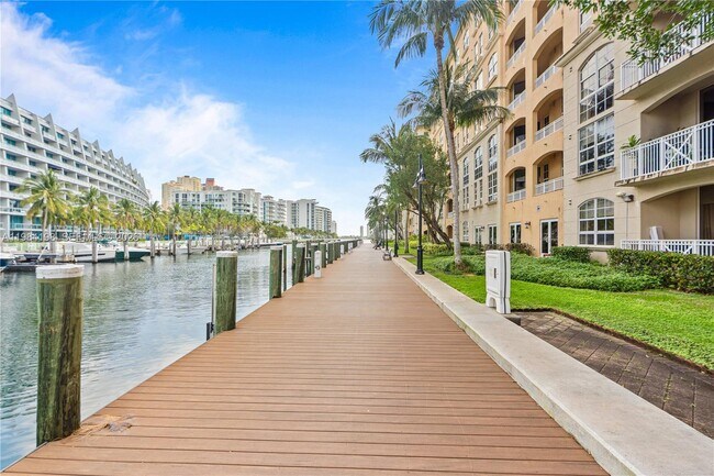 3001 NE 185th St in Aventura, FL - Building Photo - Building Photo