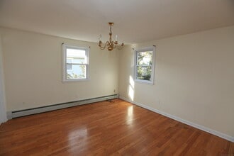 40 Santo Ct in New Britain, CT - Building Photo - Building Photo