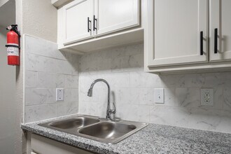 Tidwell Park in Houston, TX - Foto de edificio - Interior Photo