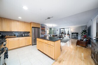 700 Grove St in Jersey City, NJ - Foto de edificio - Building Photo