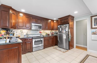 26 Davenport Ave in Westport, CT - Foto de edificio - Building Photo