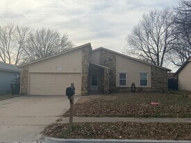 1716 N Butternut Ave in Broken Arrow, OK - Building Photo