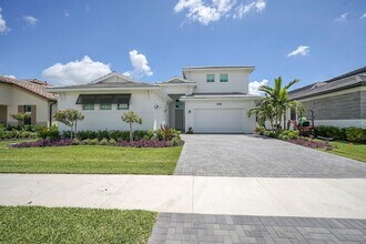 9524 St Germain Dr in Palm Beach Gardens, FL - Foto de edificio - Building Photo