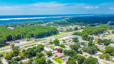 305 Friar Tuck Rd in Mary Esther, FL - Building Photo - Building Photo