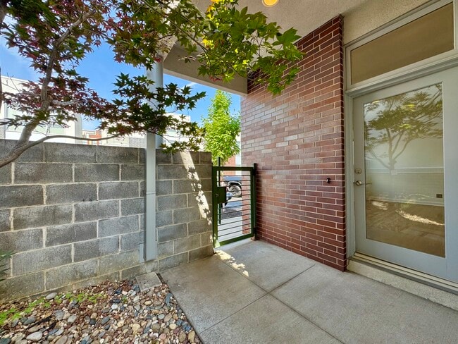 527 Oak St in Kansas City, MO - Foto de edificio - Building Photo