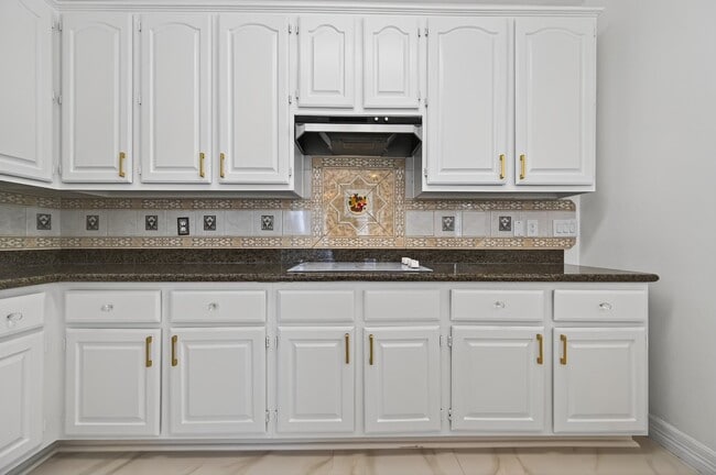 property at 2431 Parkwood Ln