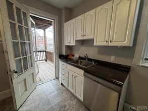 63 Dana St, Unit 8 in Cambridge, MA - Foto de edificio - Building Photo