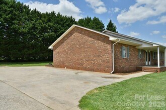 166 Glen-Gar Dr in Lincolnton, NC - Building Photo - Building Photo