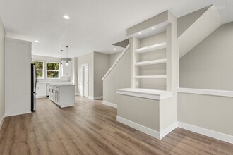 4243 Verda Ln NE in Keizer, OR - Building Photo - Building Photo