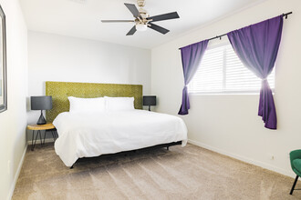 Capri Apartments in Phoenix, AZ - Building Photo - Building Photo