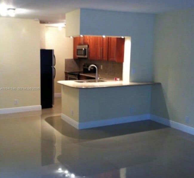 property at 2614 Riverside Dr