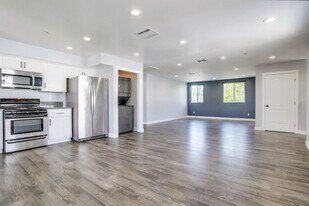 5258 Oakland St, Unit 5258 in Los Angeles, CA - Building Photo