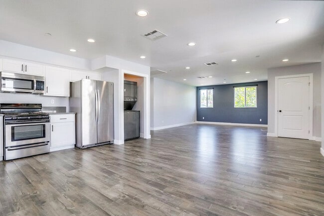 property at 5258 Oakland St