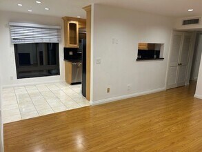 4000 W Victory Blvd in Burbank, CA - Building Photo - Building Photo