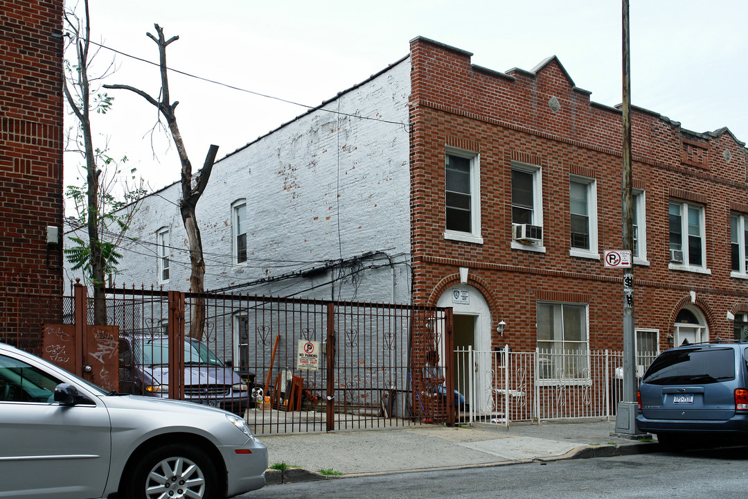 1411 Noble Ave in Bronx, NY - Building Photo