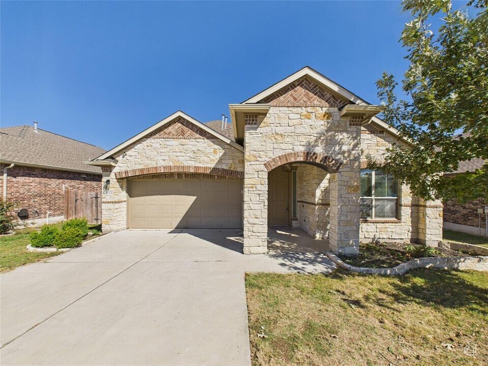 16424 Pienza Dr in Pflugerville, TX - Building Photo
