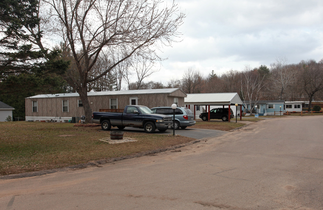 Hill Terrace Court in Knapp, WI - Building Photo