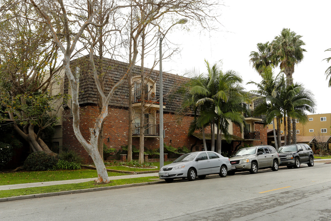 2400 E 2nd St in Long Beach, CA - Building Photo