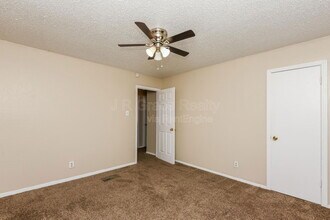 5915 Shadydell Dr in Fort Worth, TX - Building Photo - Building Photo