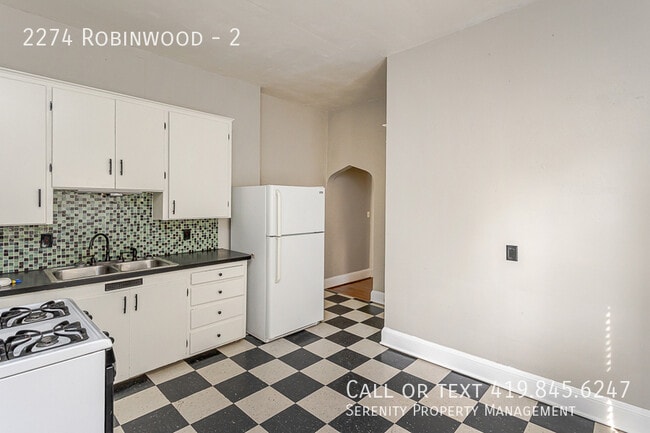 2274 Robinwood Ave in Toledo, OH - Building Photo - Building Photo