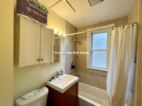 12 Bucknam St, Unit 1F in Boston, MA - Foto de edificio - Building Photo