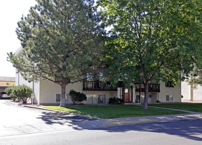 Oxford Pines in Pueblo, CO - Foto de edificio - Building Photo