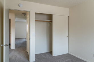 Central Chalet Apartments in Portland, OR - Building Photo - Interior Photo