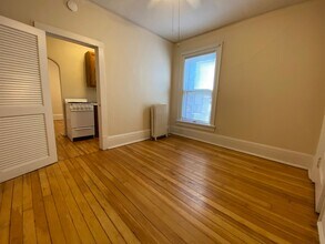 918-924 E Knapp St in Milwaukee, WI - Foto de edificio - Interior Photo