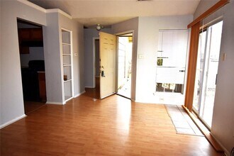 2114 Cedar Bend Dr in Austin, TX - Building Photo - Building Photo